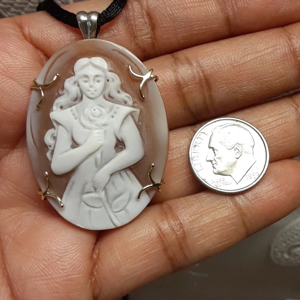 From Beauty and the Beast, Belle, Pin/Pendant. Hand Carved Cameo. ITALY. - Picture 11 of 13